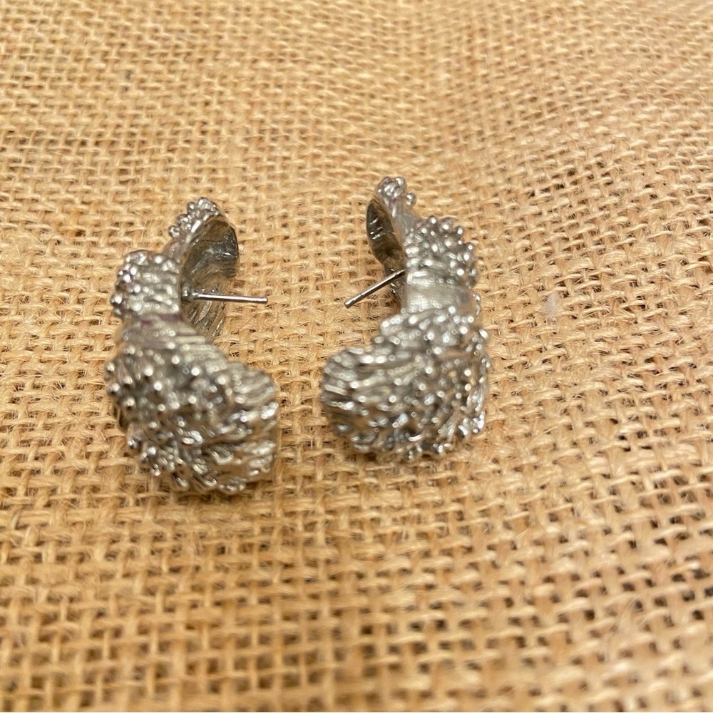 Vintage Art Deco Silver Pointy Feathers Raised Half Circular Pierced Earrings. - Picture 2 of 5